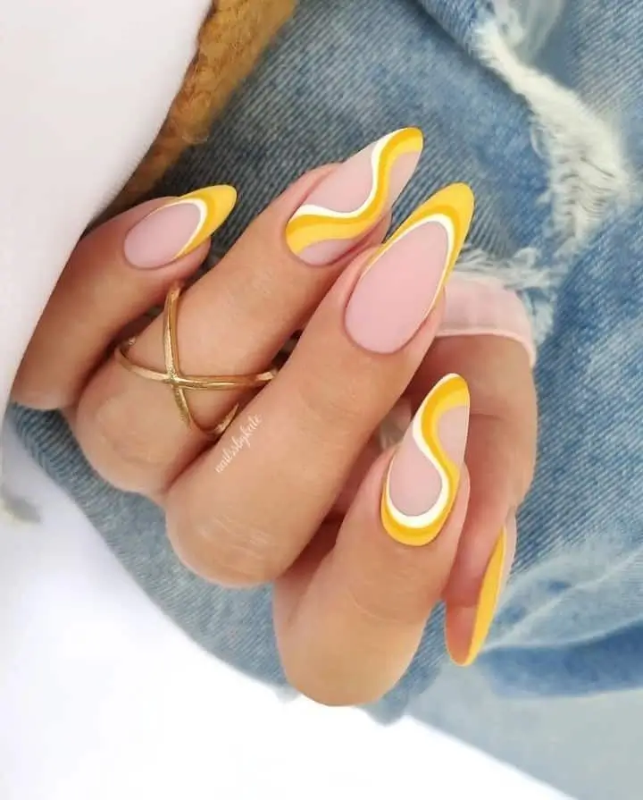Pourquoi Vos Ongles Deviennent Jaunes : 18 Causes et Solutions Efficaces