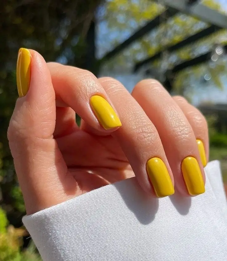 Pourquoi Vos Ongles Deviennent Jaunes : 18 Causes et Solutions Efficaces