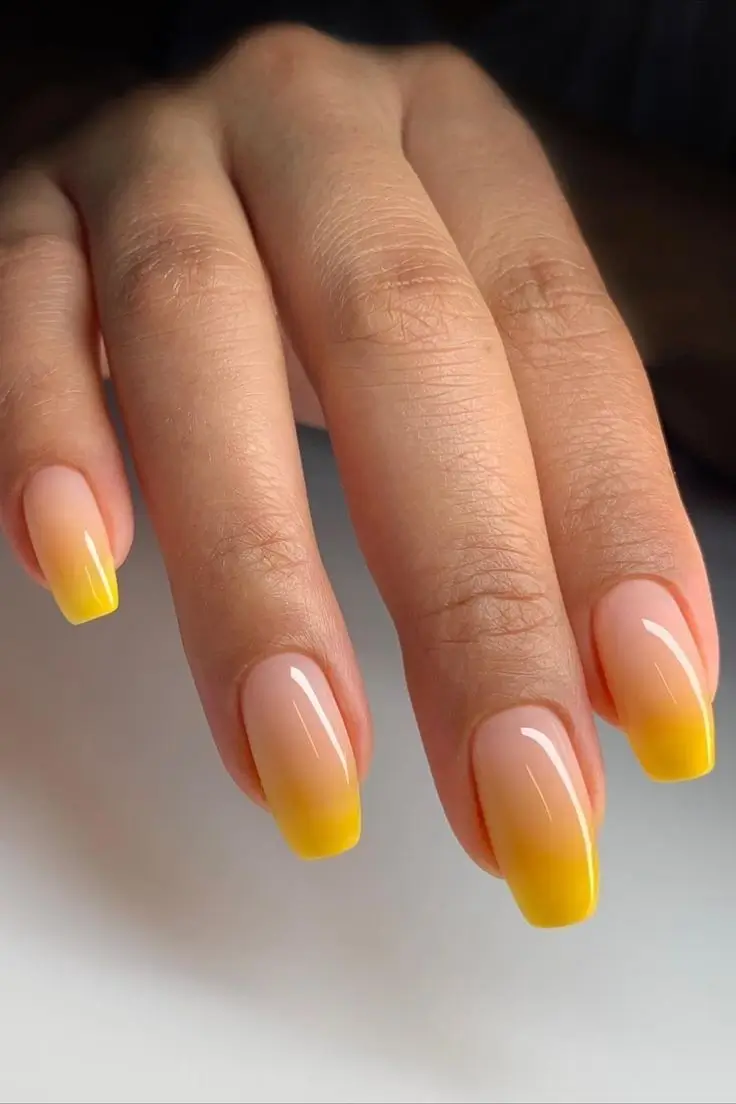 Pourquoi Vos Ongles Deviennent Jaunes : 18 Causes et Solutions Efficaces
