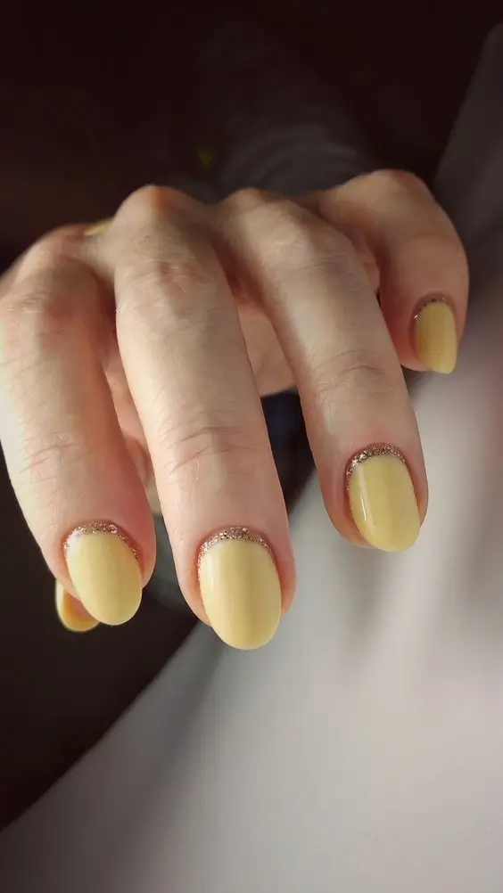 Pourquoi Vos Ongles Deviennent Jaunes : 18 Causes et Solutions Efficaces