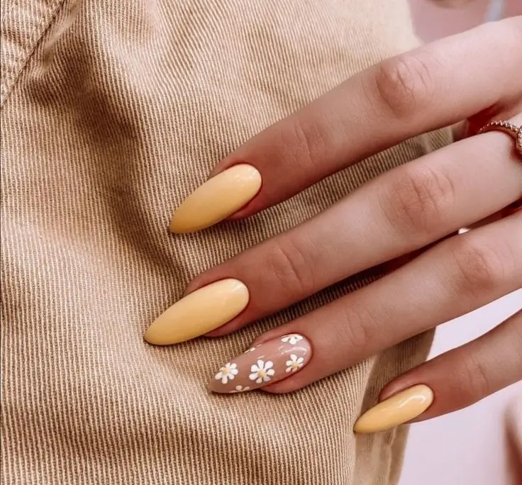 Pourquoi Vos Ongles Deviennent Jaunes : 18 Causes et Solutions Efficaces