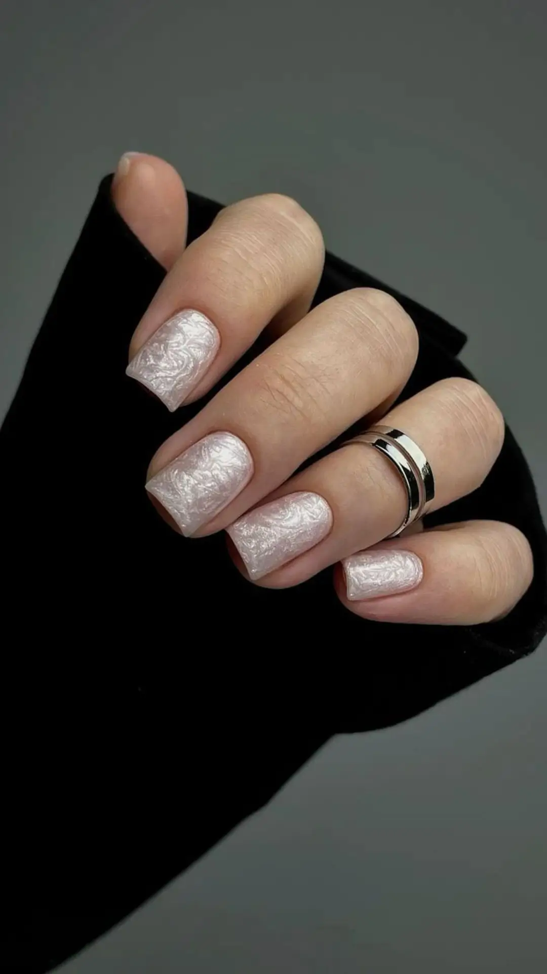 15 idées sublimes d’ongles mariage 2025 pour un look inoubliable