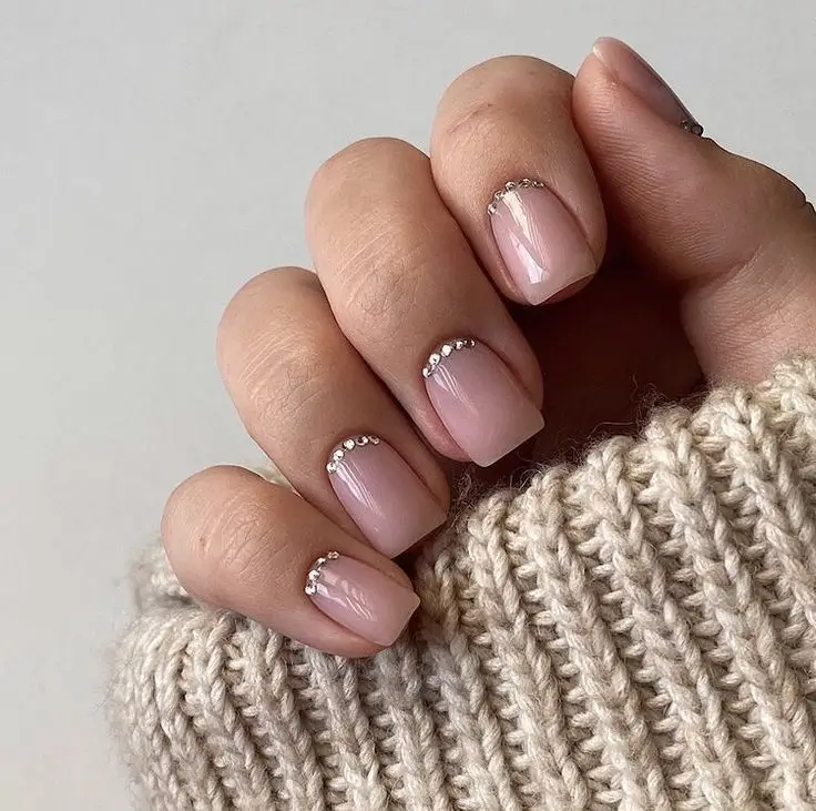 15 idées sublimes d’ongles mariage 2025 pour un look inoubliable