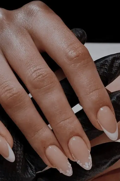 15 idées sublimes d’ongles mariage 2025 pour un look inoubliable