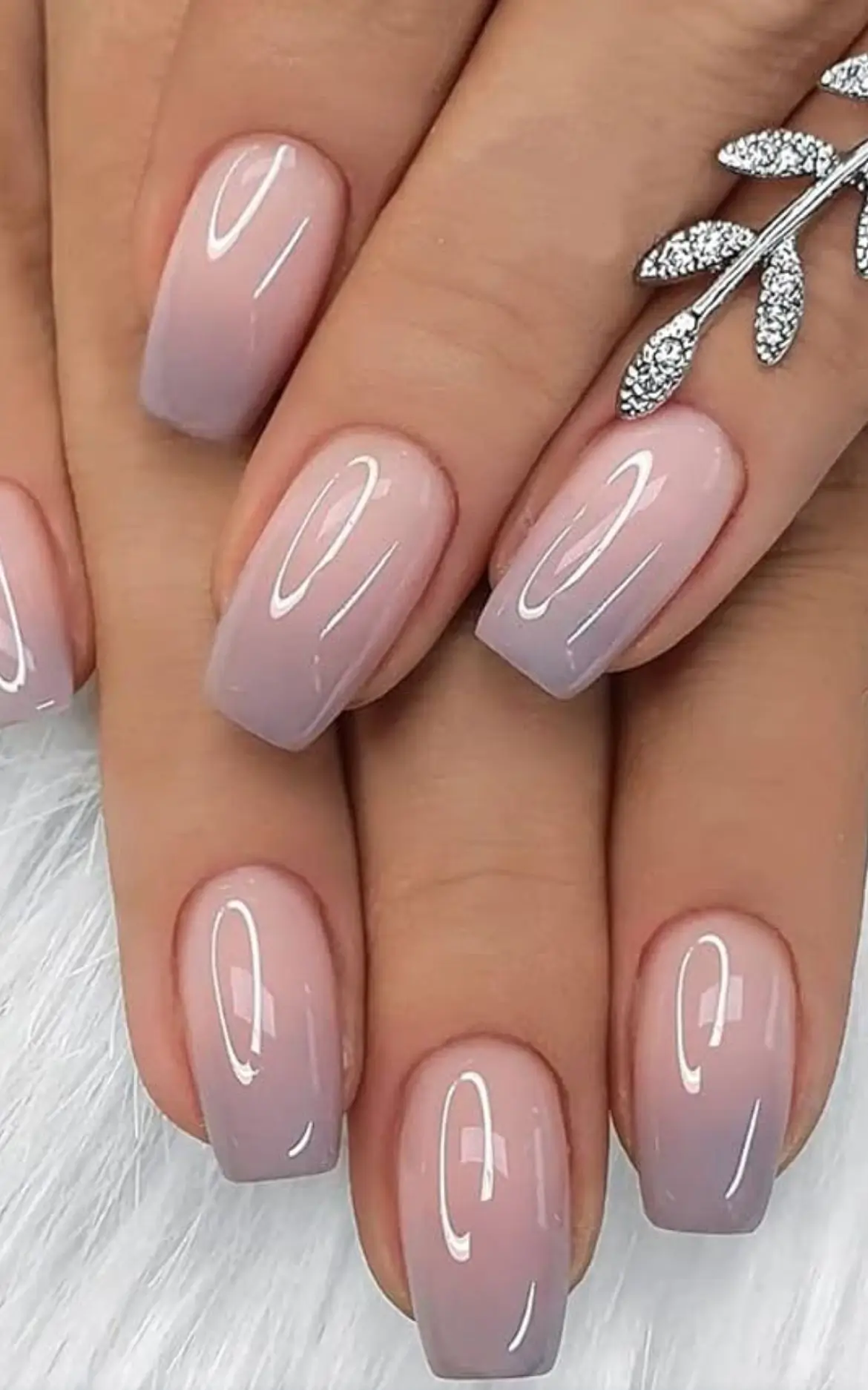 15 idées sublimes d’ongles mariage 2025 pour un look inoubliable