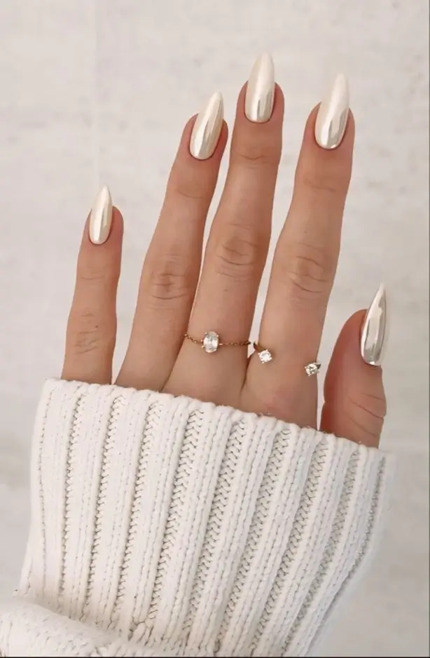 15 idées sublimes d’ongles mariage 2025 pour un look inoubliable