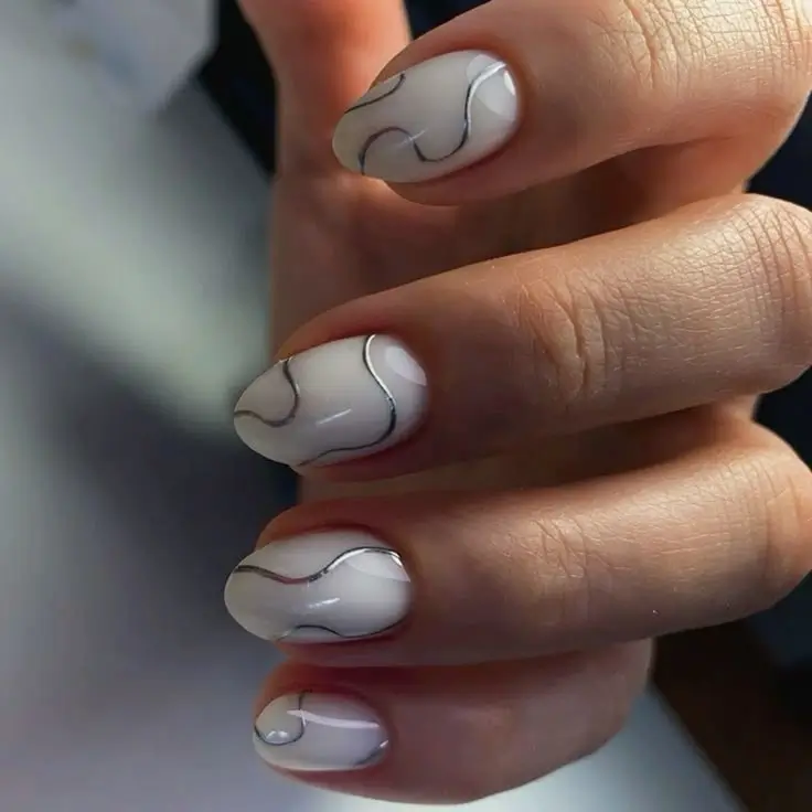 17 Idées d’Ongles de Noël Simples et Élégants à Adopter en 2025