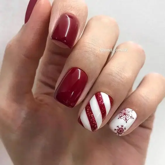 17 Idées d’Ongles de Noël Simples et Élégants à Adopter en 2025