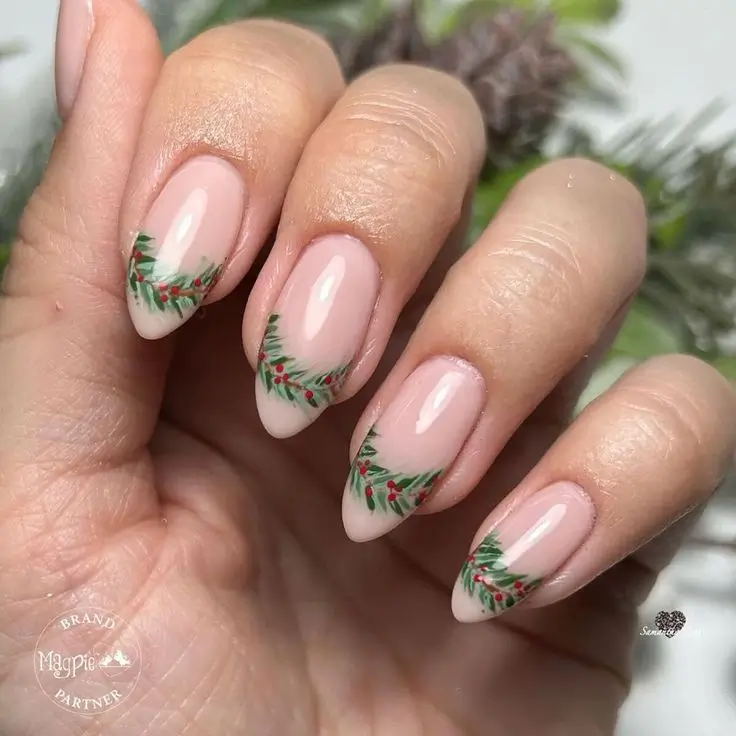 17 Idées d’Ongles de Noël Simples et Élégants à Adopter en 2025