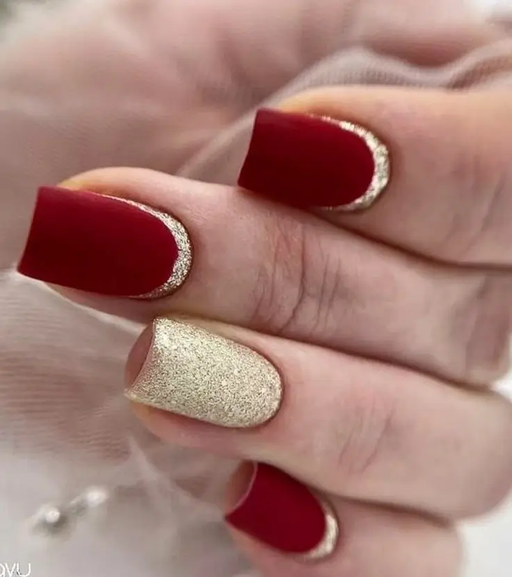 17 Idées d’Ongles de Noël Simples et Élégants à Adopter en 2025