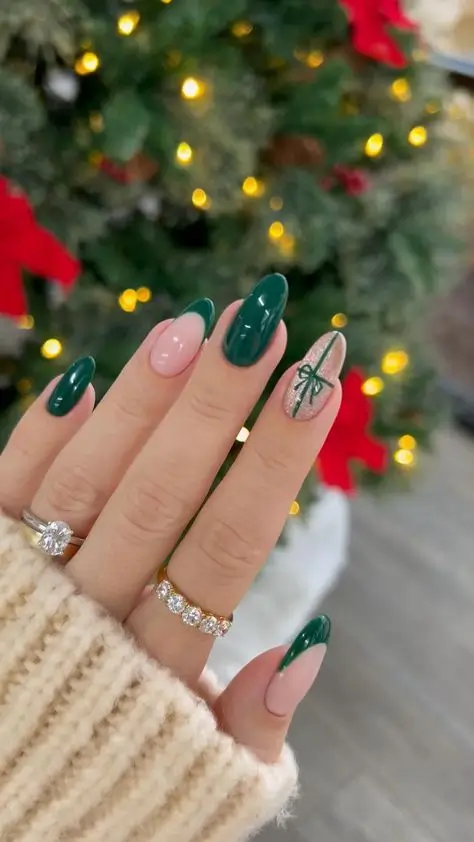 17 Idées d’Ongles de Noël Simples et Élégants à Adopter en 2025
