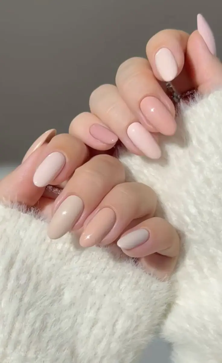 18 idées sublimes d’ongles nude à adopter en 2025