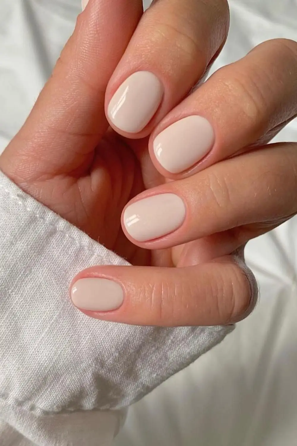 18 idées sublimes d’ongles nude à adopter en 2025
