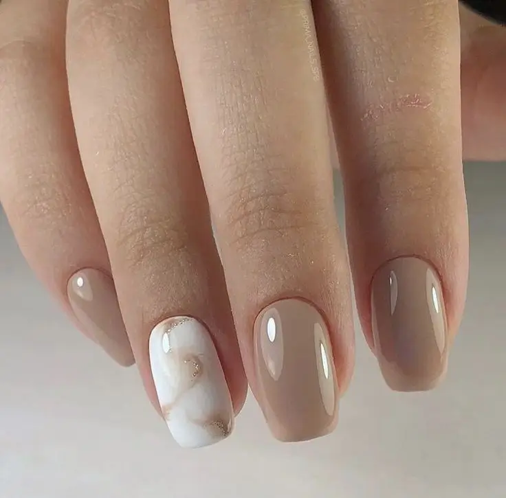 18 idées sublimes d’ongles nude à adopter en 2025