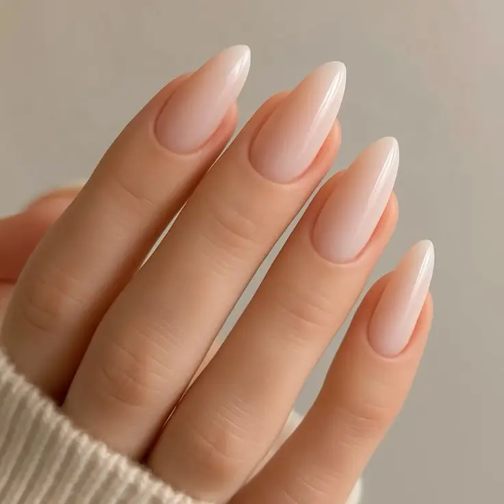 18 idées sublimes d’ongles nude à adopter en 2025