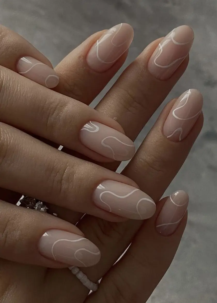 18 idées sublimes d’ongles nude à adopter en 2025