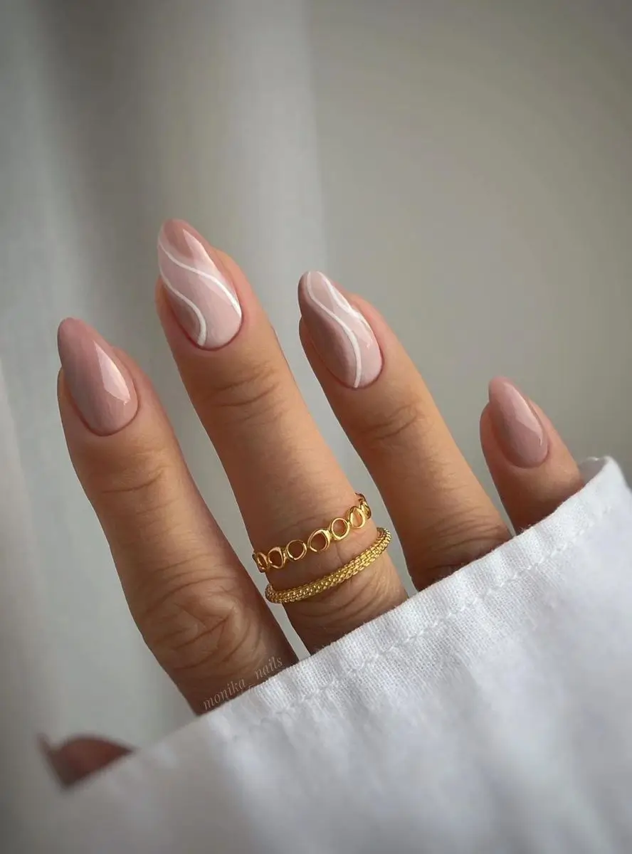 18 idées sublimes d’ongles nude à adopter en 2025
