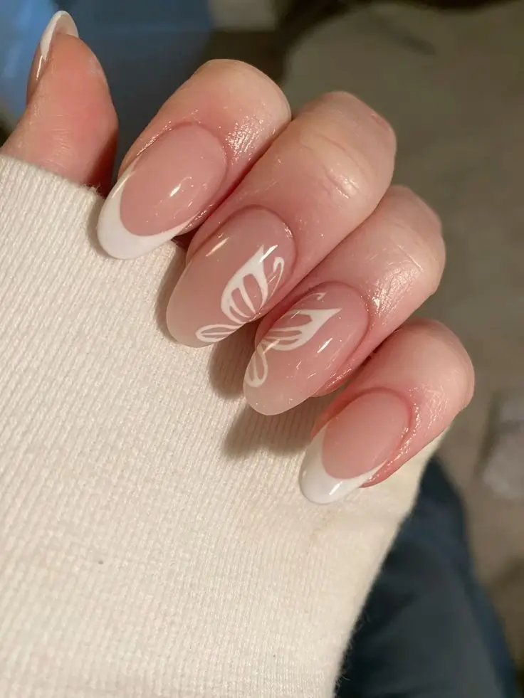 18 idées sublimes d’ongles nude à adopter en 2025