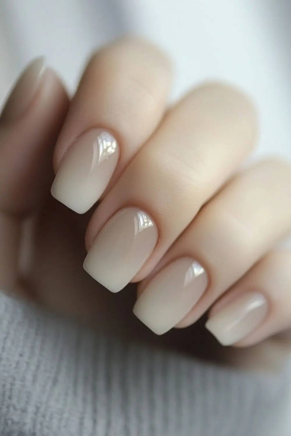 18 idées sublimes d’ongles nude à adopter en 2025