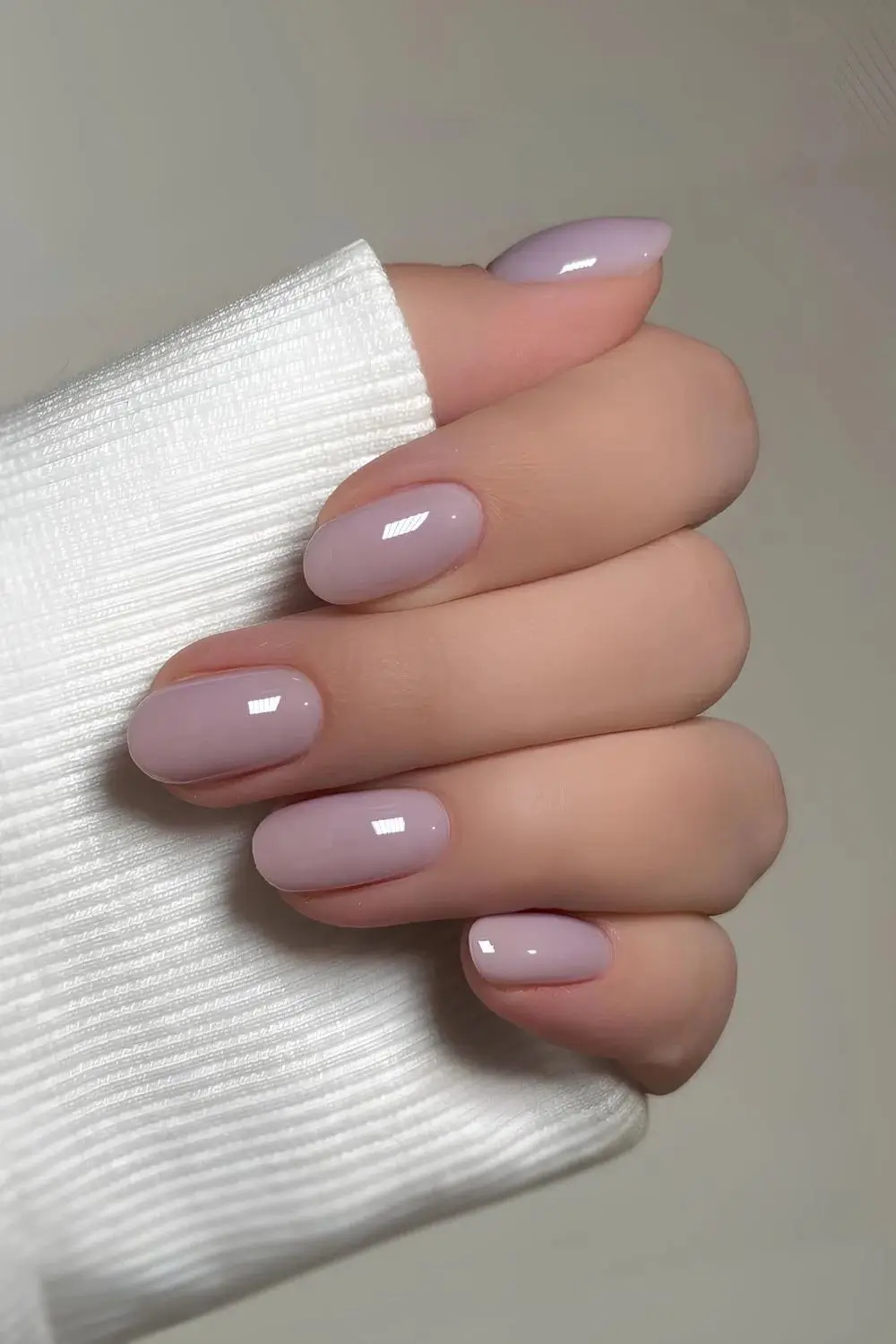 18 idées sublimes d’ongles nude à adopter en 2025