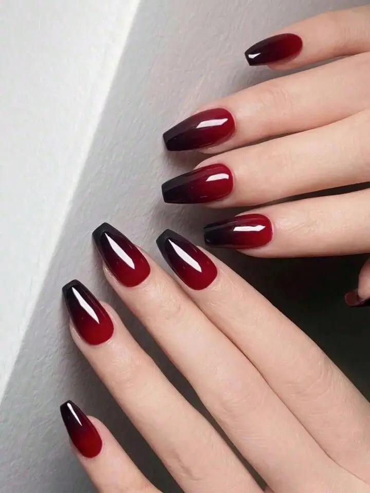 17 Idées Inspirantes d’Ongles Rouges pour un Look Élégant
