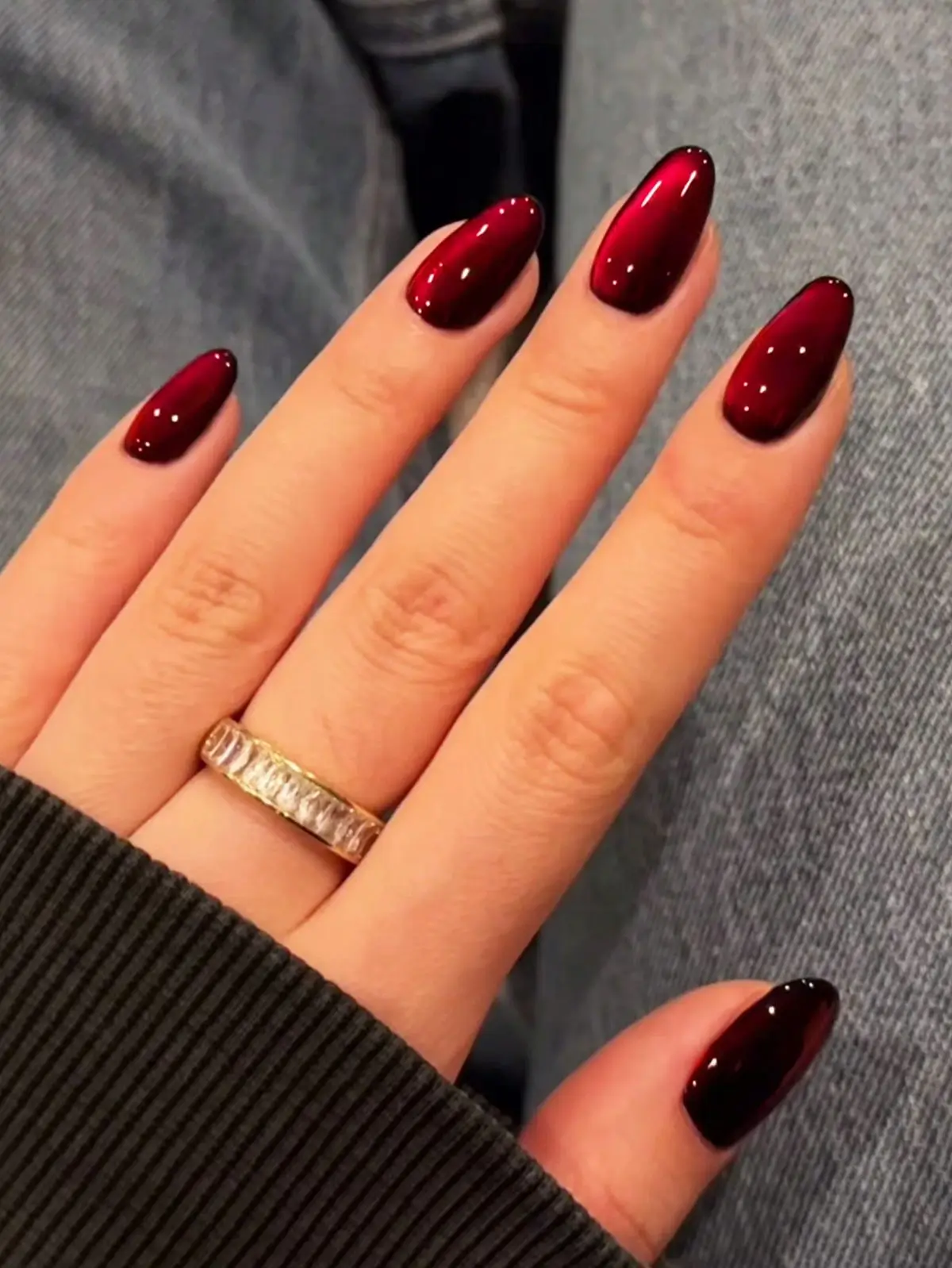 17 Idées Inspirantes d’Ongles Rouges pour un Look Élégant