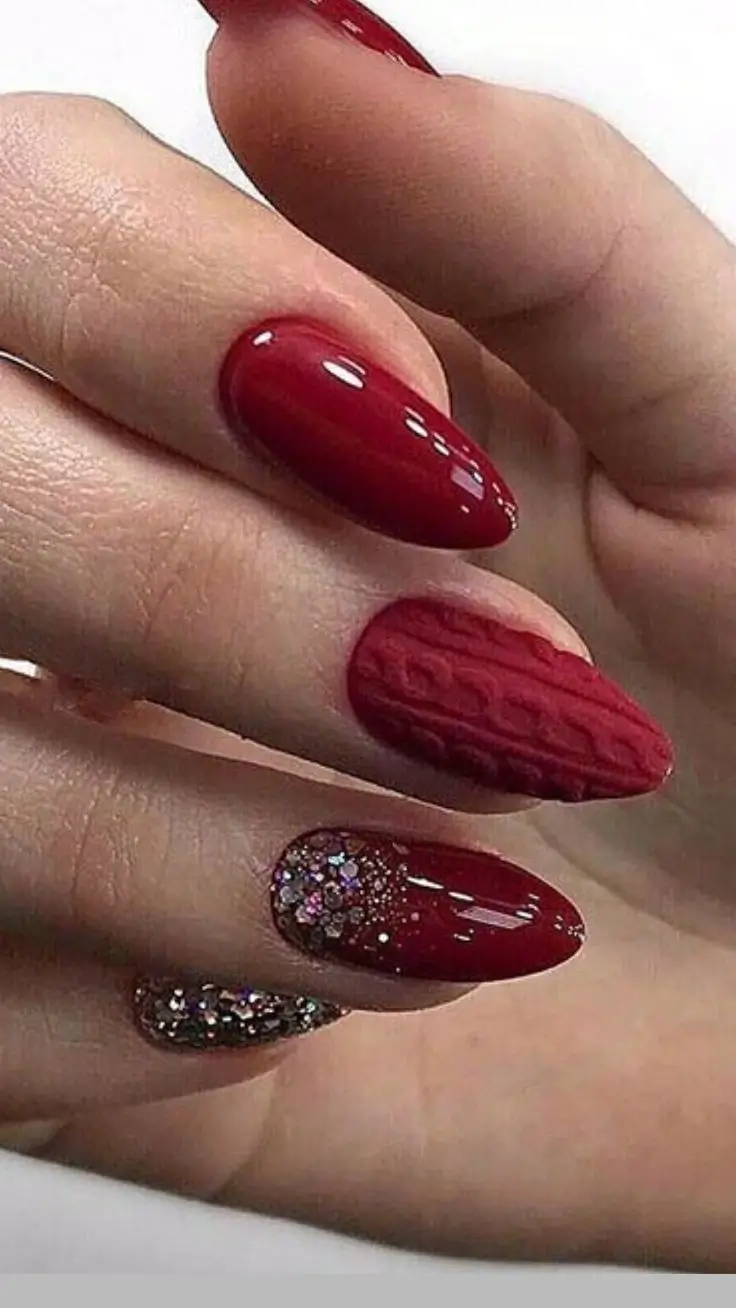 17 Idées Inspirantes d’Ongles Rouges pour un Look Élégant