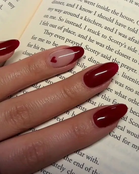 17 Idées Inspirantes d’Ongles Rouges pour un Look Élégant