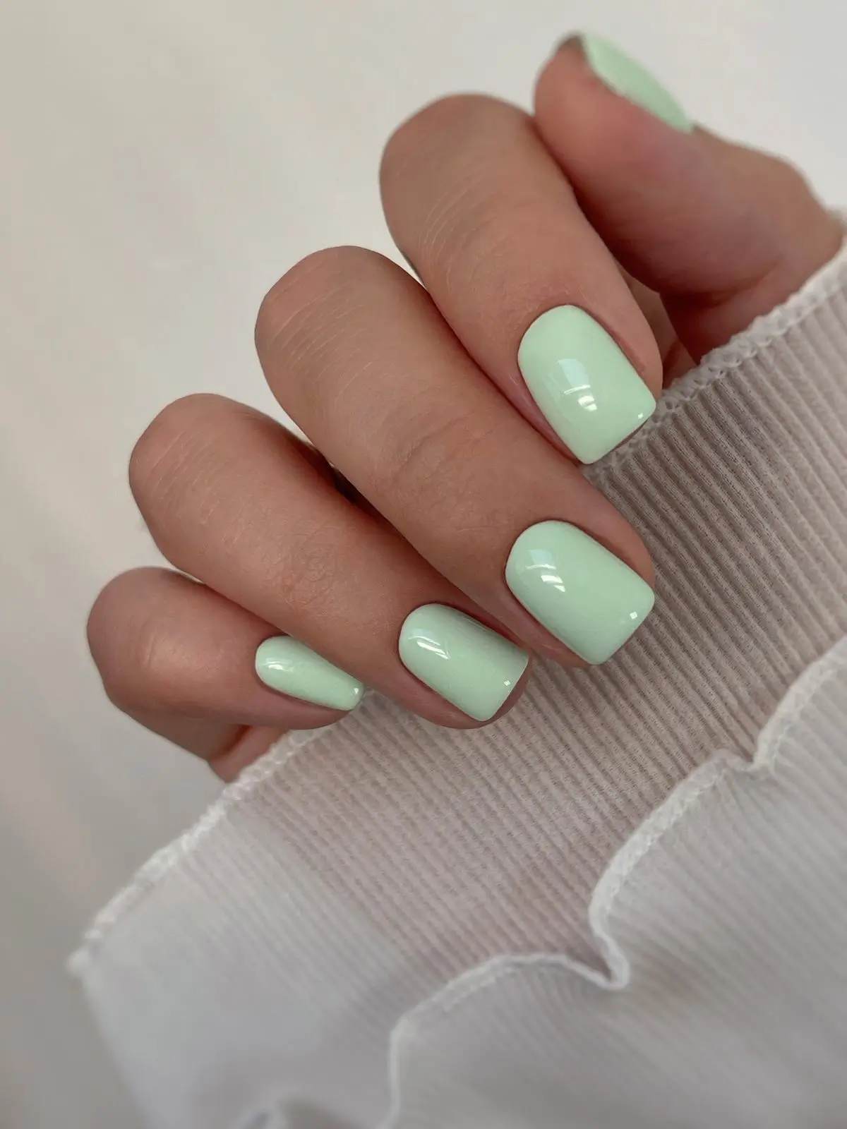 16 solutions pour traiter un ongle vert naturellement et efficacement