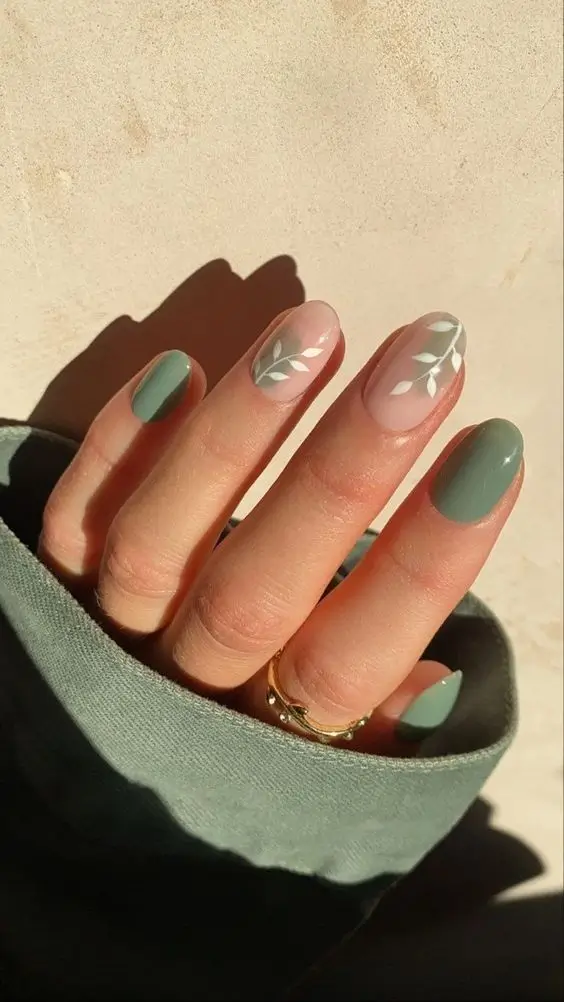 16 solutions pour traiter un ongle vert naturellement et efficacement