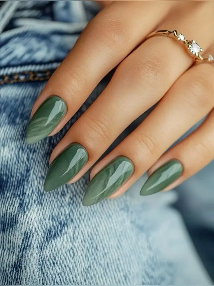 16 solutions pour traiter un ongle vert naturellement et efficacement
