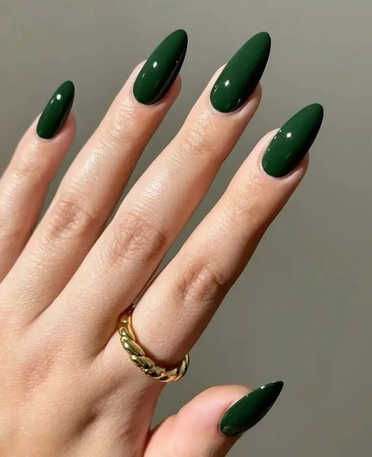 16 solutions pour traiter un ongle vert naturellement et efficacement