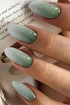 16 solutions pour traiter un ongle vert naturellement et efficacement
