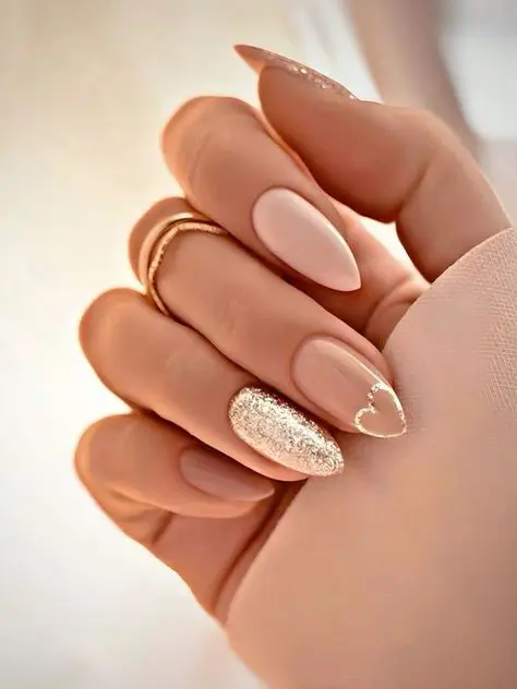 Top 15 Idées de Manucure Tendance à Adopter en 2025