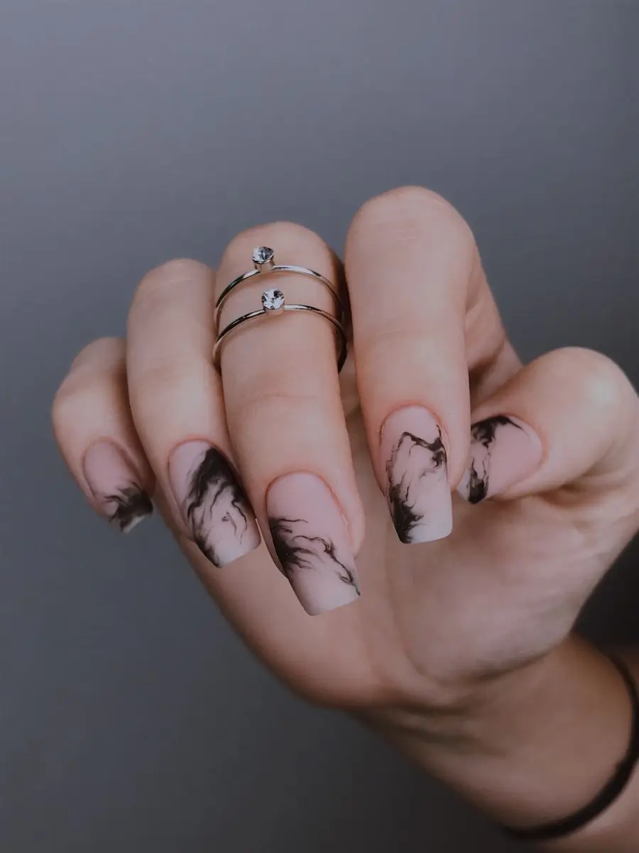 Ongles Automne 2025 : 16 Idées Inspirantes à Adopter Cette Saison