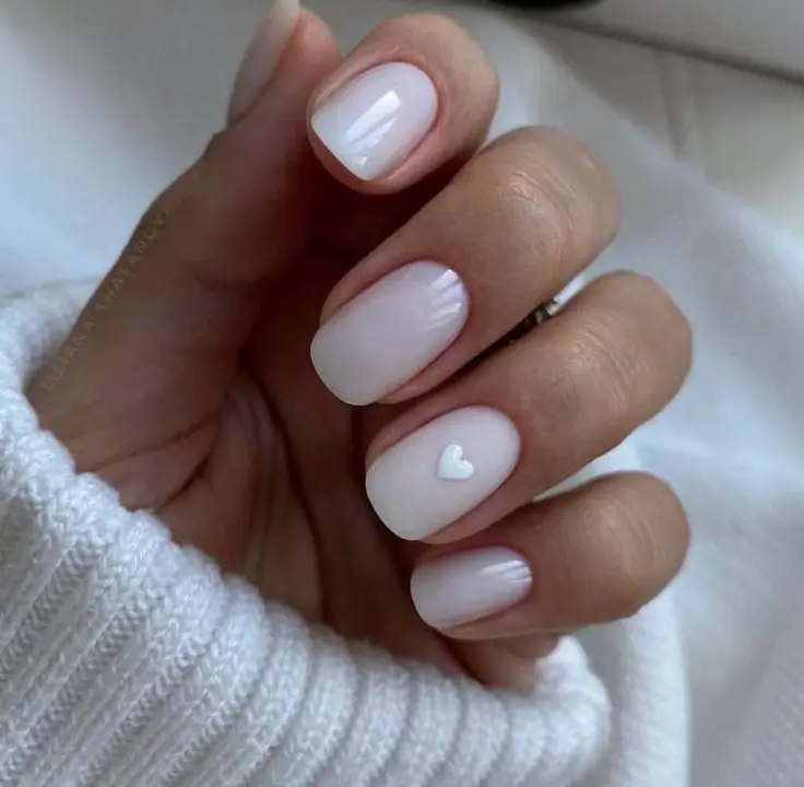 19 Idées Inspirantes d’Ongles Blancs pour Être Tendance en 2025