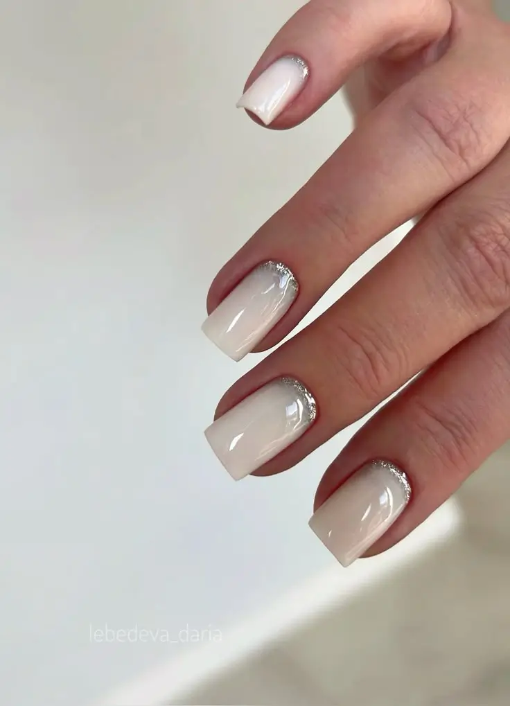 19 Idées Inspirantes d’Ongles Blancs pour Être Tendance en 2025