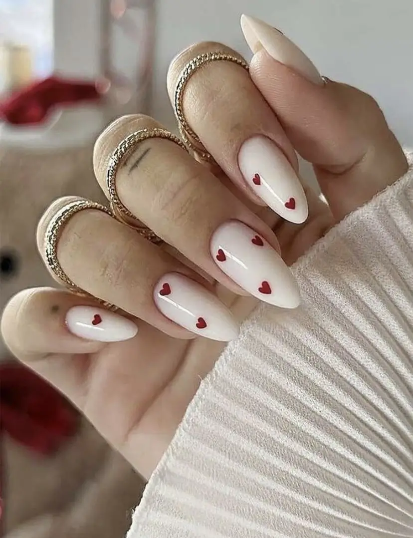 19 Idées Inspirantes d’Ongles Blancs pour Être Tendance en 2025