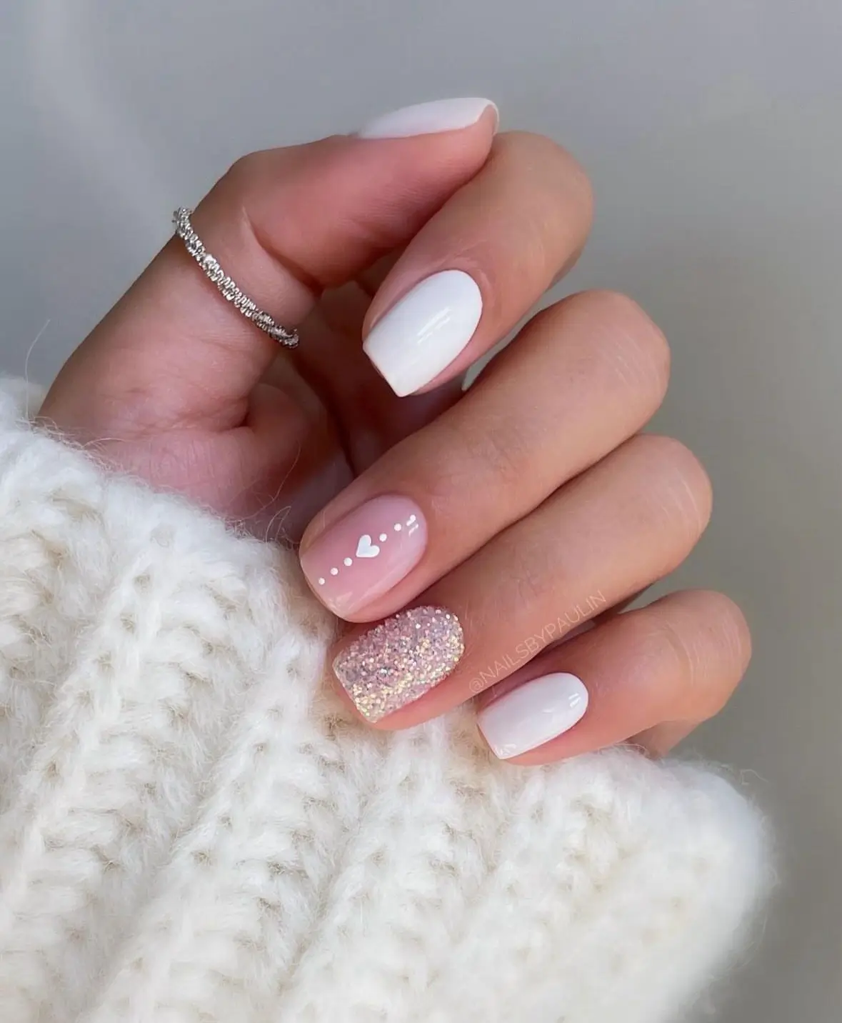 19 Idées Inspirantes d’Ongles Blancs pour Être Tendance en 2025