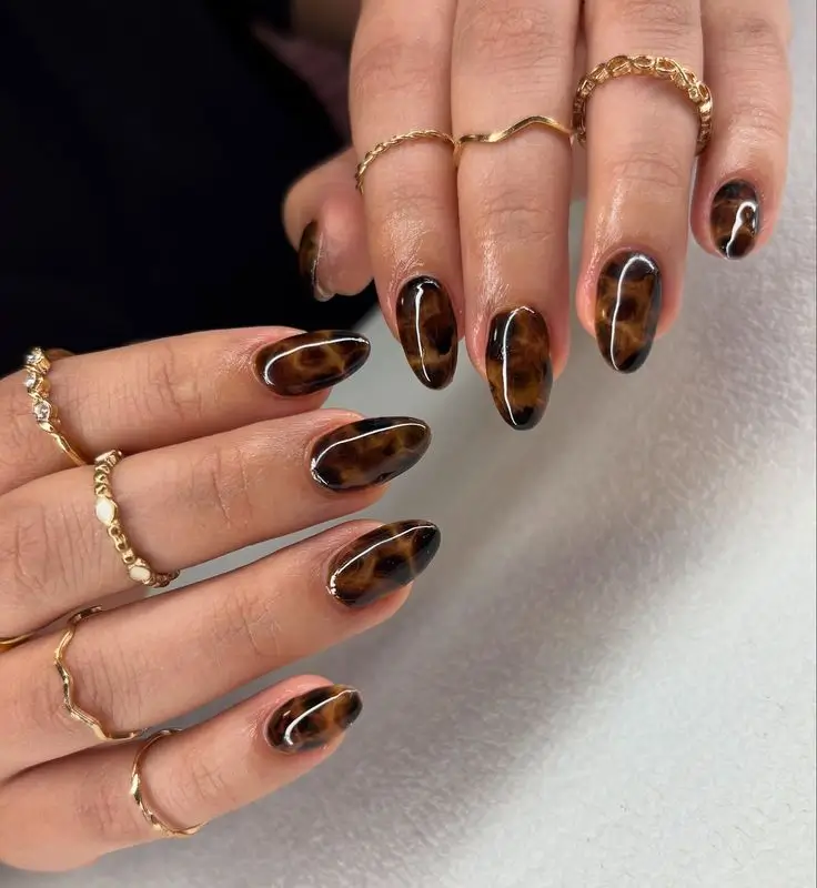 16 Idées d’Ongles Léopard Tendance à Adopter en 2025