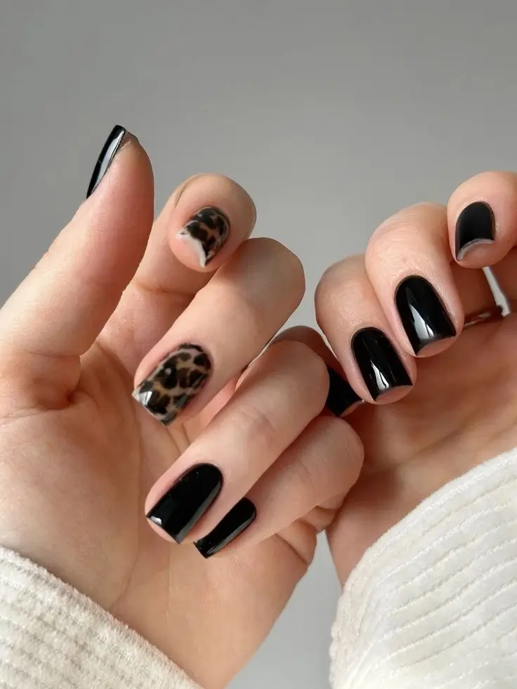 16 Idées d’Ongles Léopard Tendance à Adopter en 2025