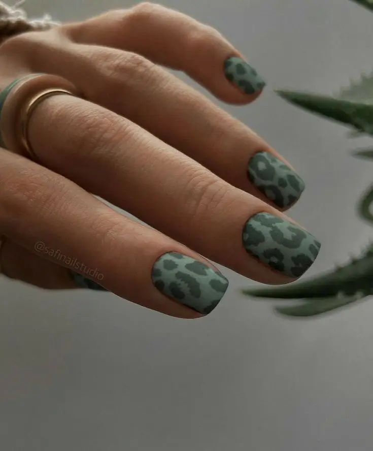 16 Idées d’Ongles Léopard Tendance à Adopter en 2025