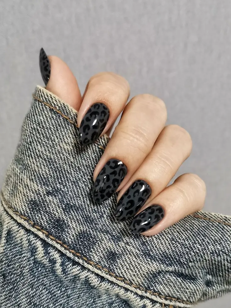 16 Idées d’Ongles Léopard Tendance à Adopter en 2025