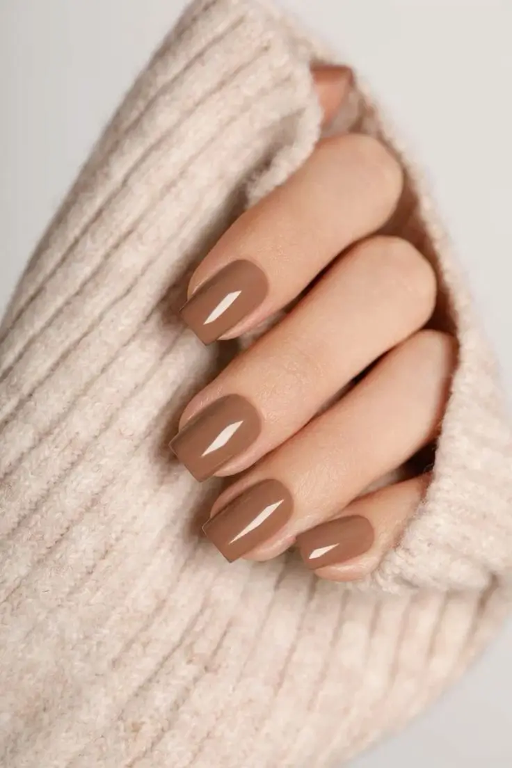 15 Idées Inspirantes pour Sublimer Vos Ongles Marron