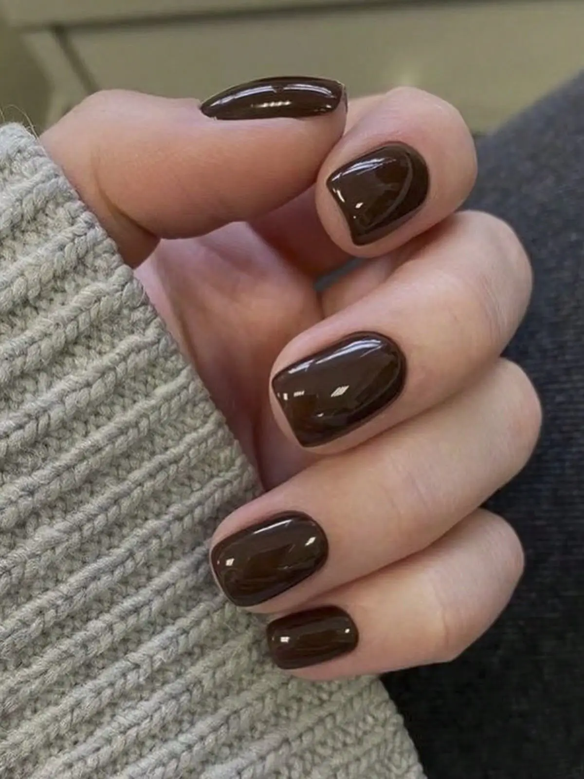 15 Idées Inspirantes pour Sublimer Vos Ongles Marron