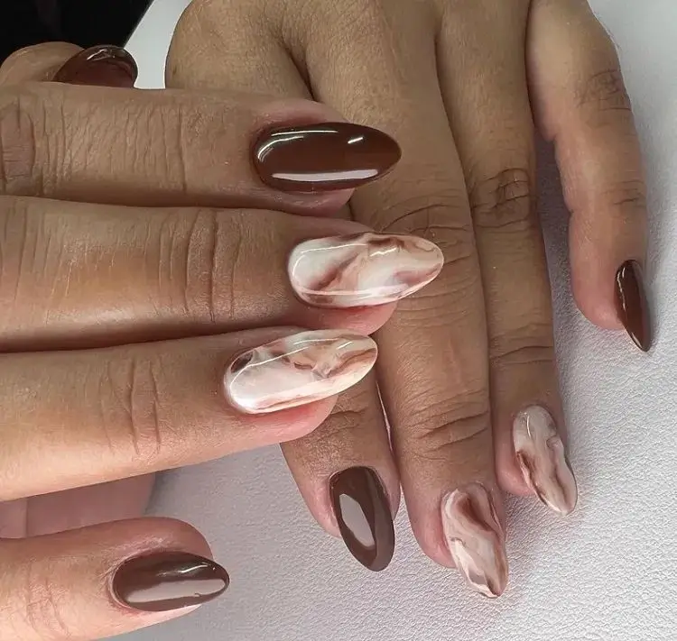15 Idées Inspirantes pour Sublimer Vos Ongles Marron