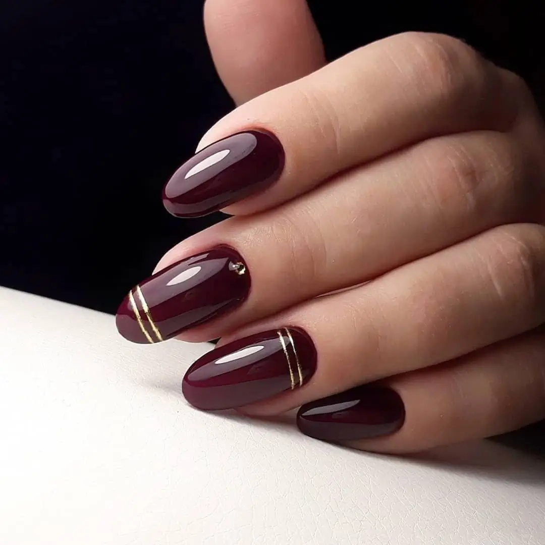 15 Idées Inspirantes pour Sublimer Vos Ongles Marron