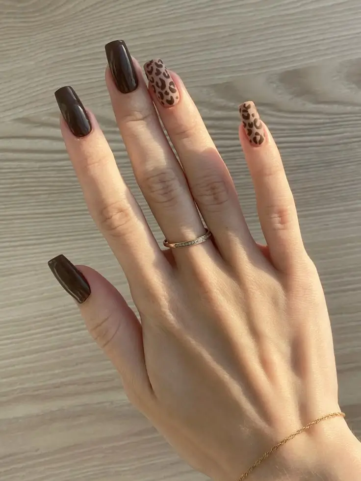 15 Idées Inspirantes pour Sublimer Vos Ongles Marron
