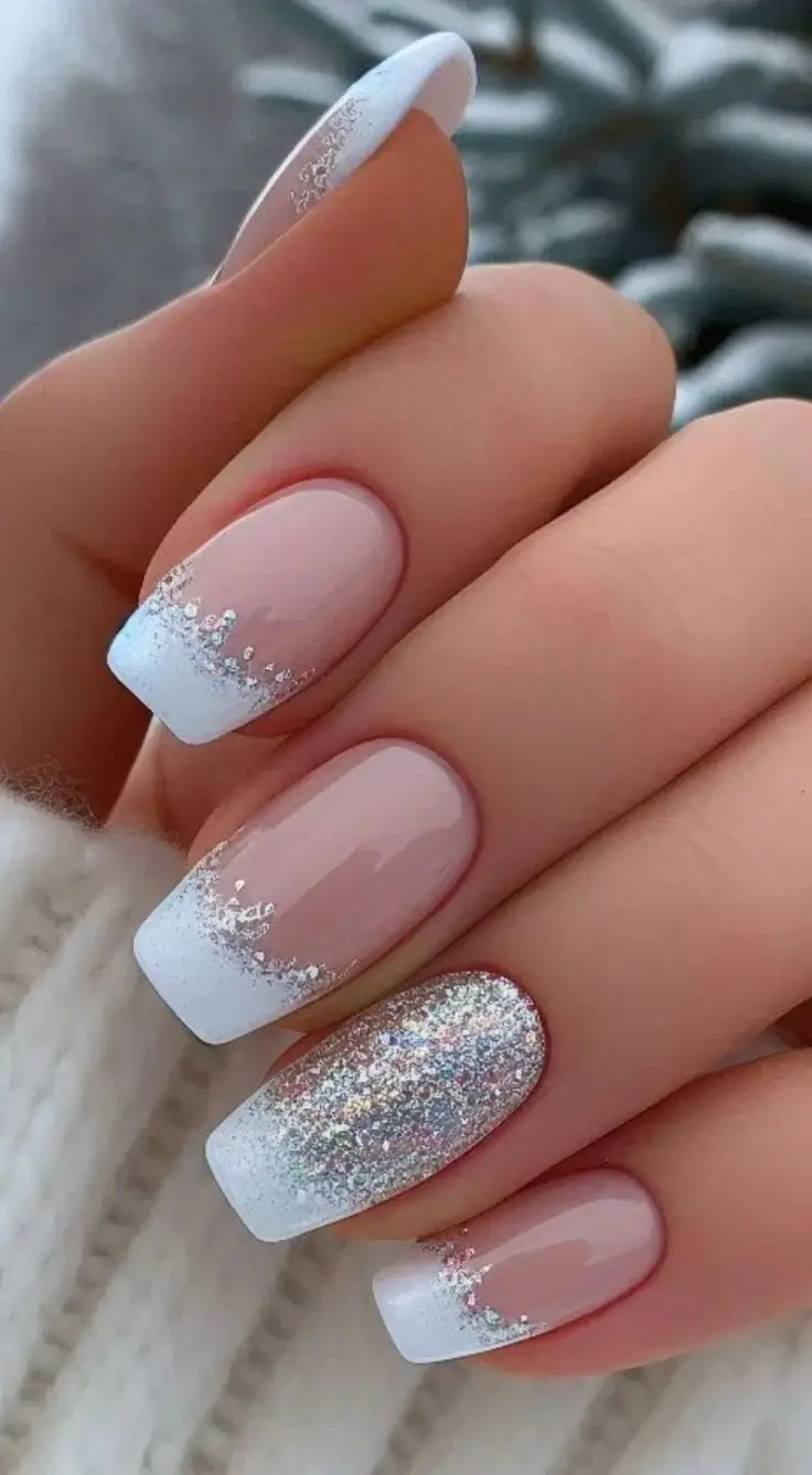 16 Idées de Pose d’Ongles pour un Noël 2025 Féérique