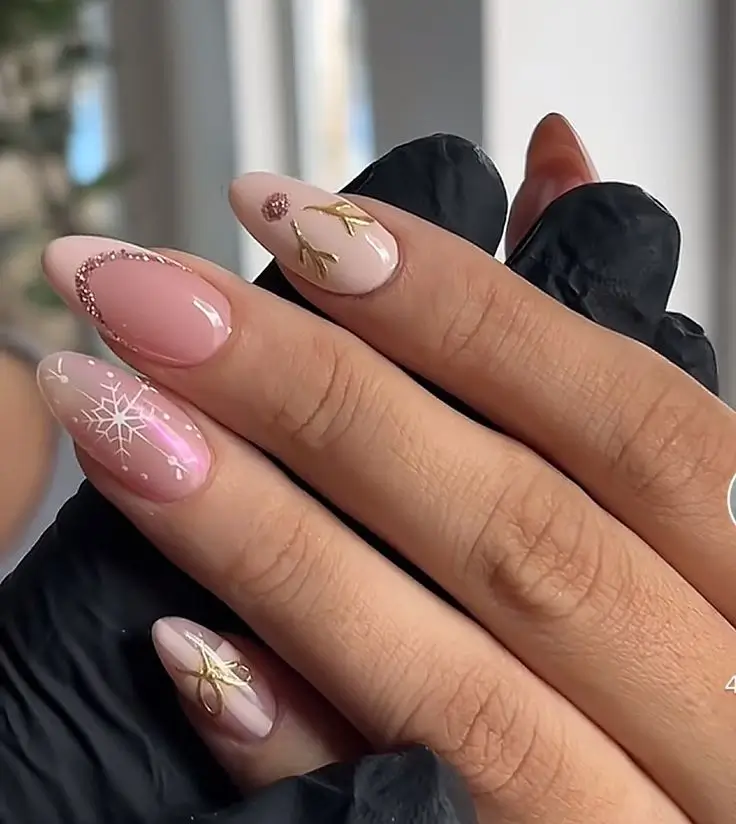 16 Idées de Pose d’Ongles pour un Noël 2025 Féérique